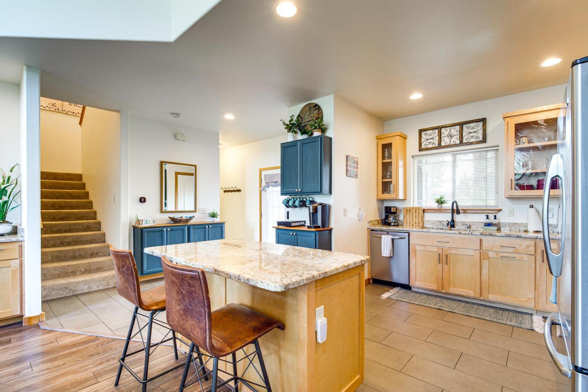 Klamath Falls Getaway With Pool And Hot Tub Access! المظهر الخارجي الصورة